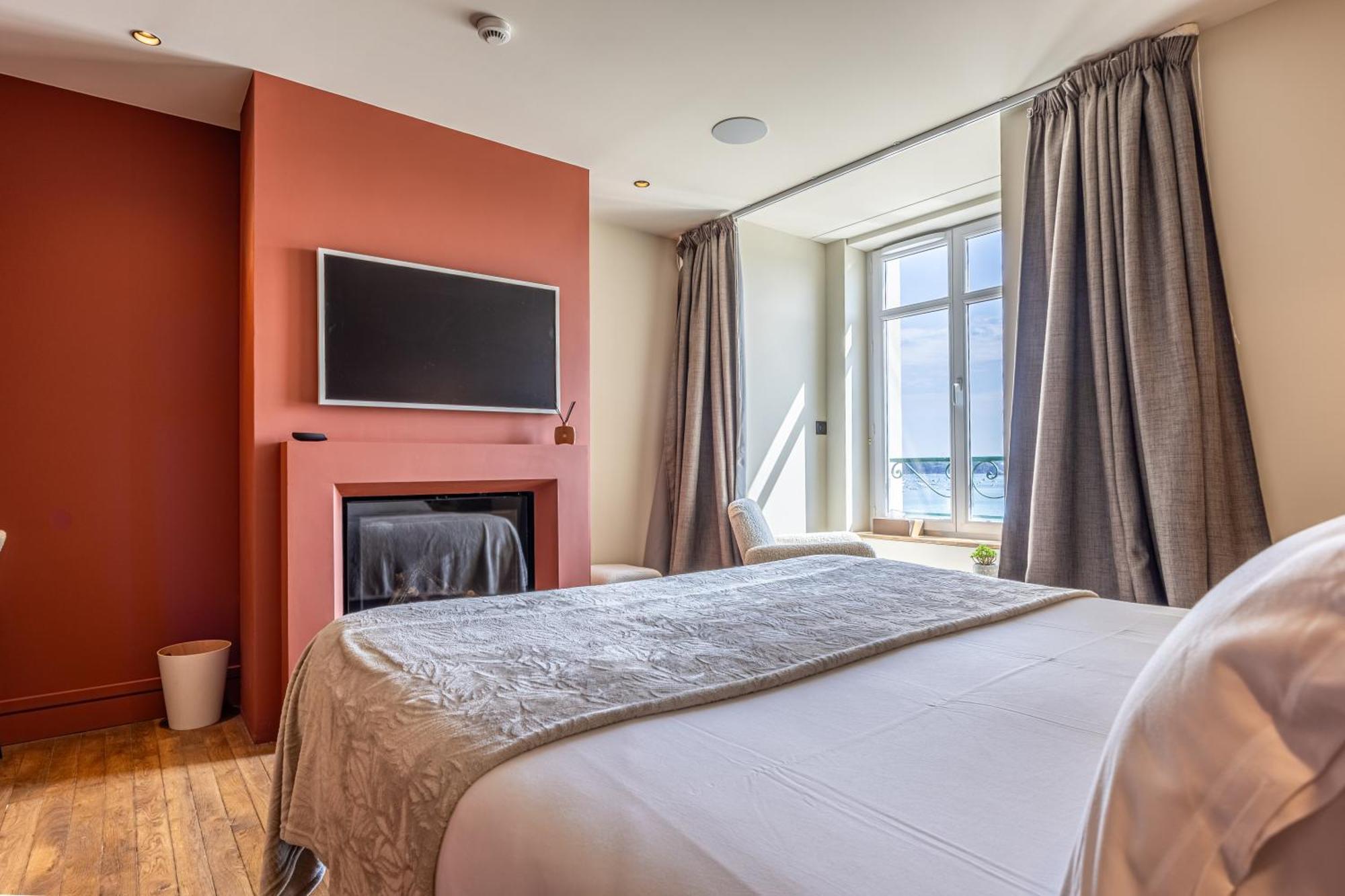 Restaurant Hotel Didier Meril دينار المظهر الخارجي الصورة